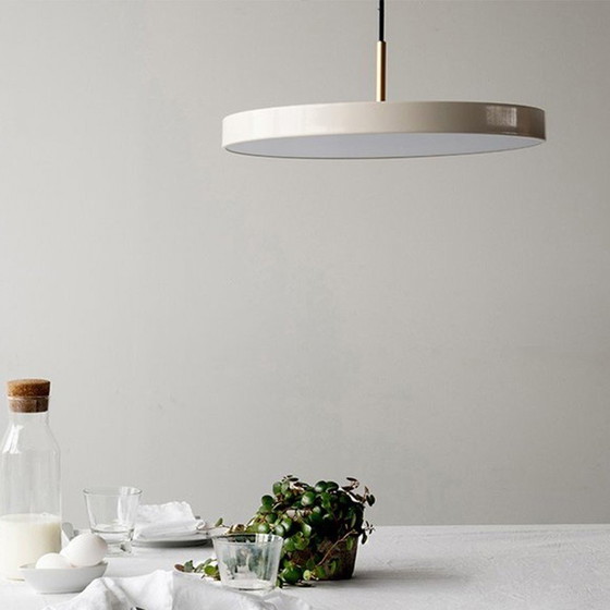 Image 1 of 2 lampes suspendues Umage Asteria 43 cm blanc perle