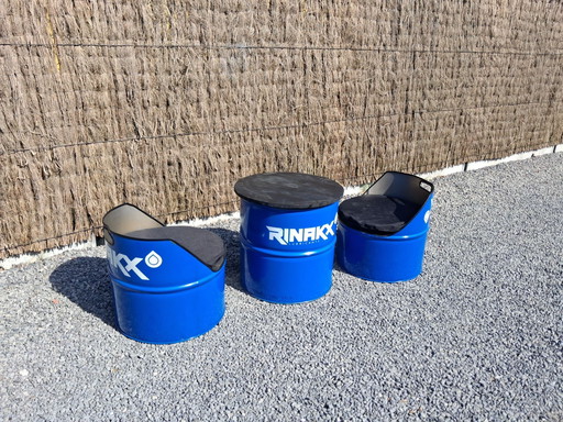 Barrel seating set with table