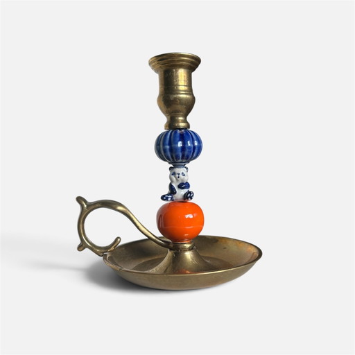 Handgefertigter Messing Kerzenhalter. Delfts Blau Figur. Keramikperlen.