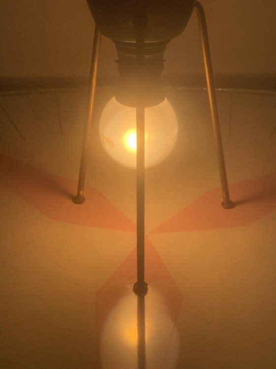 Image 1 of Plafonnier triangulaire en verre et laiton de style Mid-Century