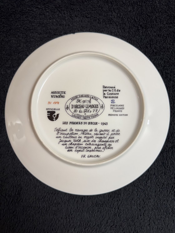 Image 1 of Raro juego completo de platos decorativos de Limoges Les Femmes du Siècle | década de 1970