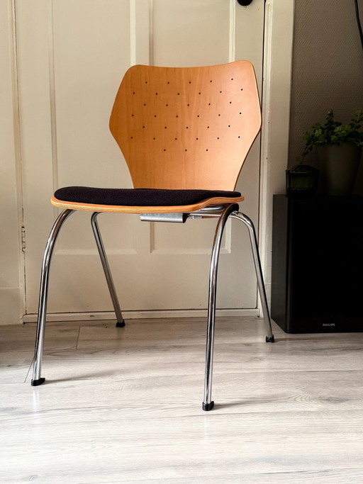 Characterful Scandi-retro chair