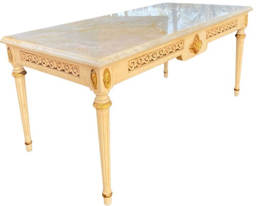 Salontafel in Louis XVI-stijl met een blad van wit marmer.