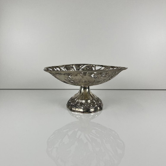 Openwork metal bowl with vine leaf and grape motif, 20th century. – Decorative Objects, Vintage (photo 3 of 11)