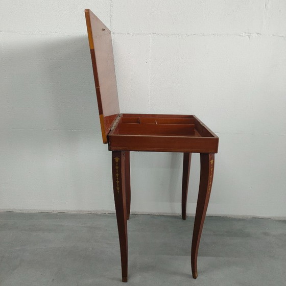 Image 1 of Table d'appoint italienne vintage des années 1950-60 (avec compartiment de rangement)