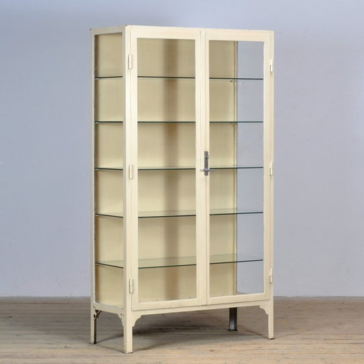 IJzeren medische kast, jaren 30