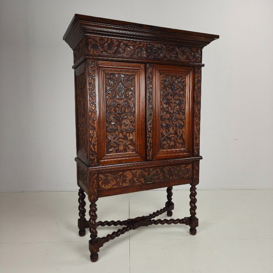Image 1 of Geschnitzter Kolonialschrank aus dem späten 19. Jahrhundert – Niederländisch-Ostindien