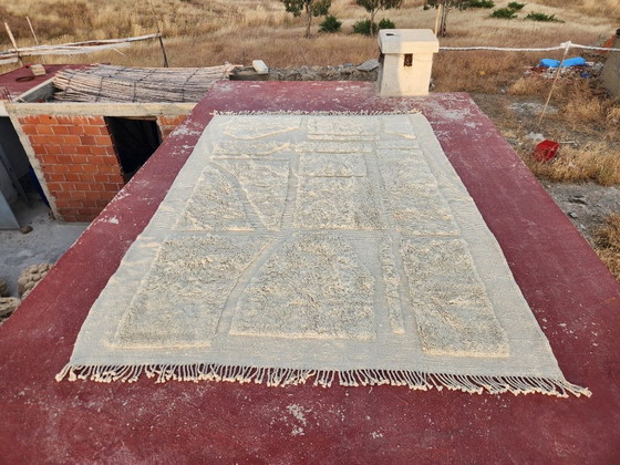 Image 1 of Grande tappeto marocchino Beni Ourain 350 x 250 cm – Tappeto berbero in lana tessuto a mano nei colori avorio e grigio