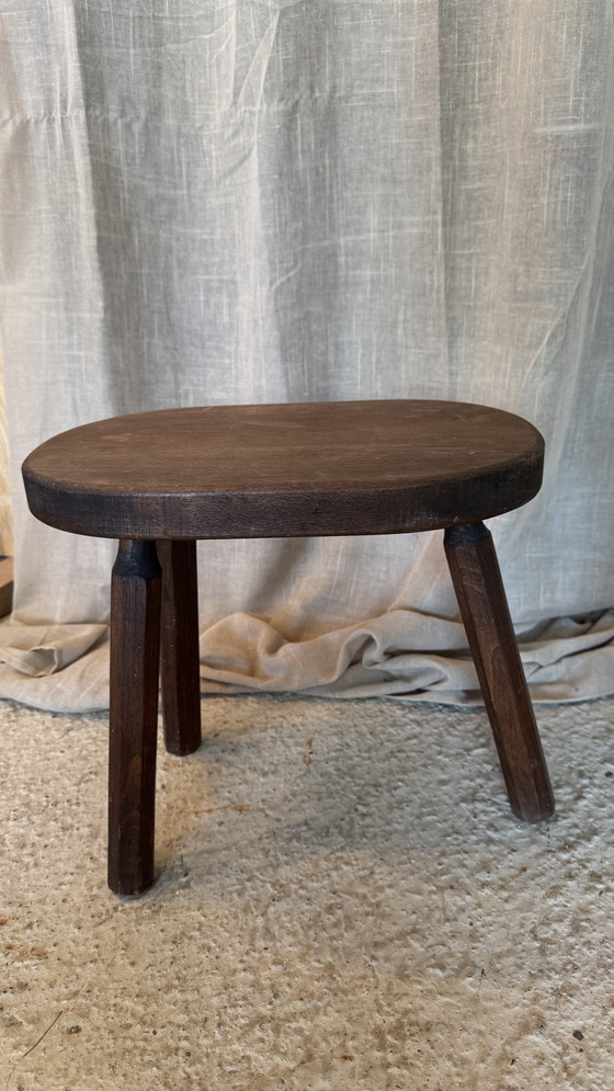 Image 1 of Ovaler Bauernhocker Vintage