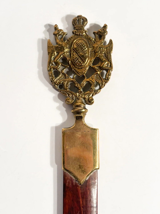 Brieföffner aus den 1930er Jahren mit vergoldetem Bronzewappen und Holz – Dekorative Objekte, Wood (photo 3 of 5)