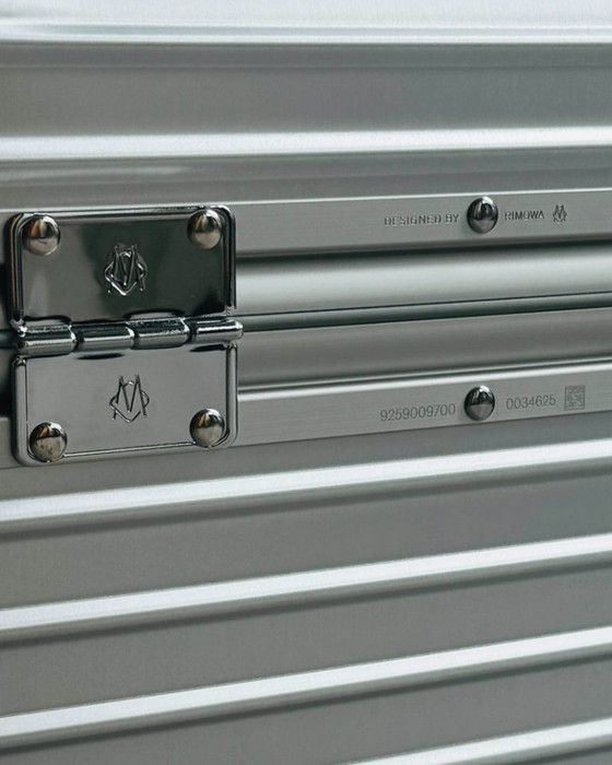Tabouret en aluminium - Rimowa X Vitra (2025) (photo 4 of 13)