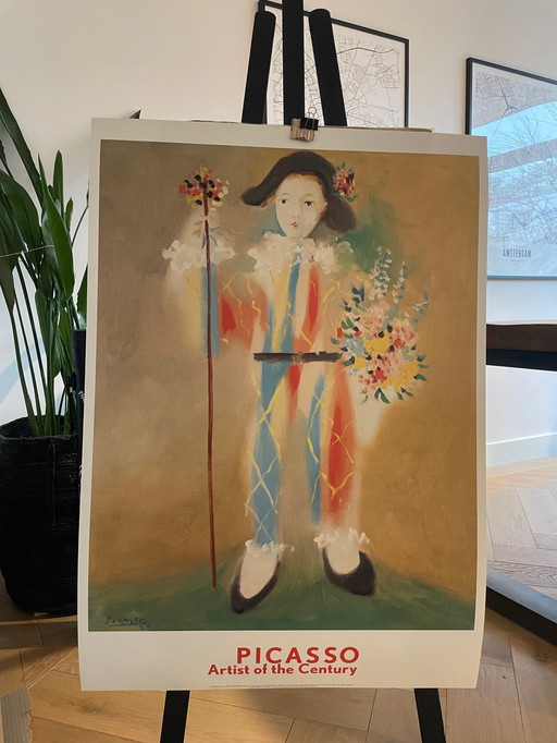 Pablo Picasso (1881-1973), Le Petit Pierrot Aux Fleurs, 1923, Copyright 1999 Pablo Picasso, Courtesy, Helly Nahmad Gallery