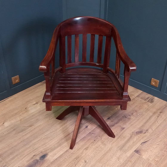 Image 1 of Chaise de bureau ancienne en acajou à coupelles