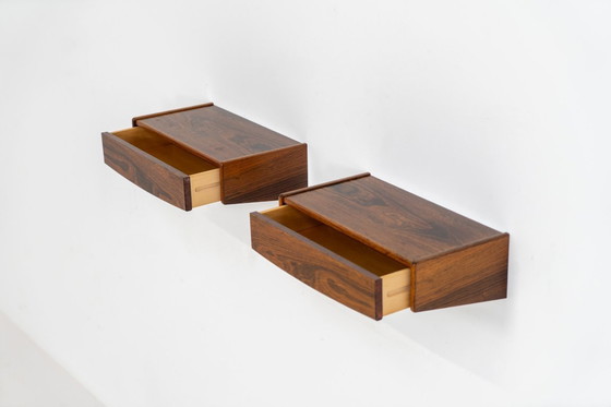 Image 1 of Pareja de mesitas de noche flotantes en palisandro (Dinamarca, años 60).