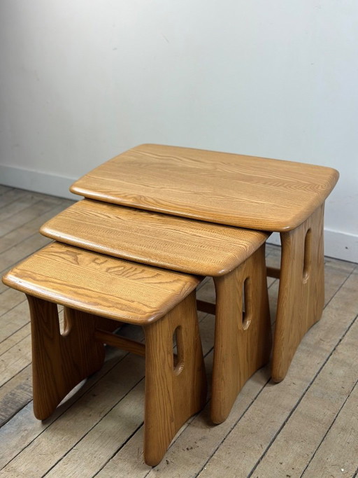 Vintage Ercol Satztische aus massiver Ulme, 1980