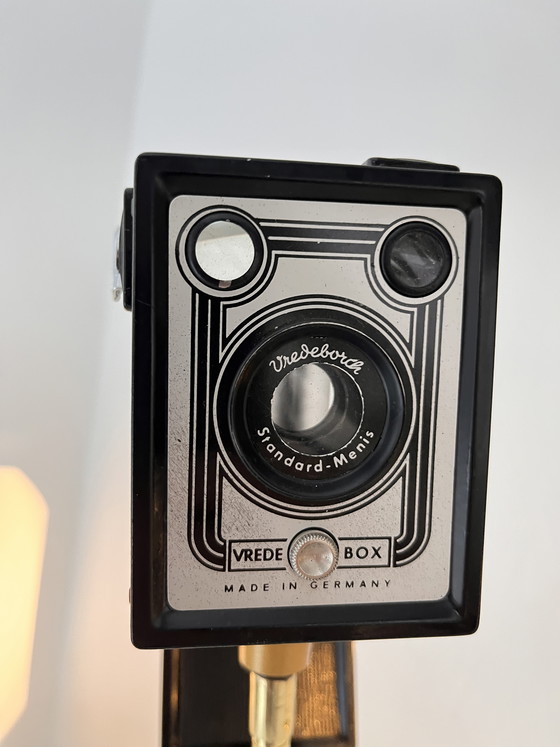 Image 1 of Unique vintage box camera lamp on a ‘golden’ lamp base