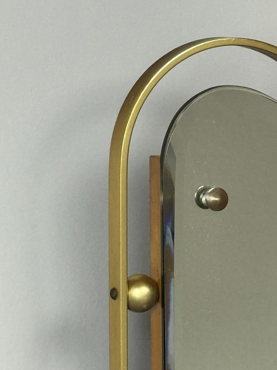 Image 1 of Grande specchio vintage con elegante cornice in ottone e vetro sfaccettato a forma libera, anni '60.