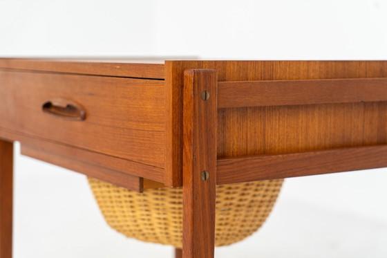 Image 1 of Nähwagen / Beistelltisch aus Teakholz auf Rollen (Dänemark, 1960er Jahre).