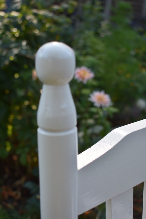 Image 1 of Chaise à bascule classique en bois blanc