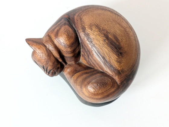 Image 1 of Figurine de chat siamois endormi à crinière de main | Teck milieu du siècle