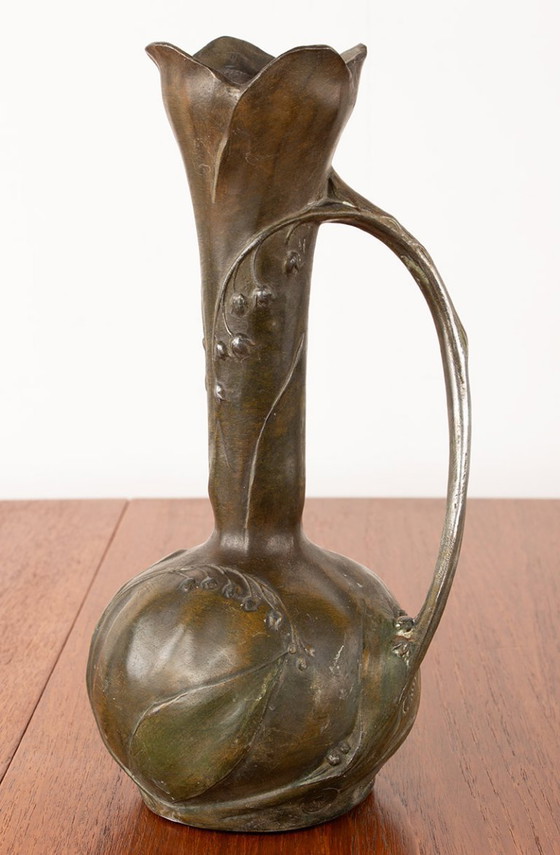 Image 1 of Vase Art-Nouveau en étain massif patiné bronze par Louis Chalon 1910.