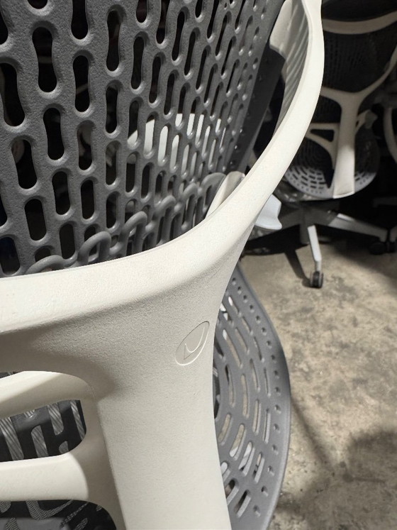 Image 1 of Mirra 2 Full Options Grigio/bianco (35 pezzi disponibili) Ricondizionato