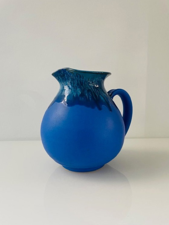 Image 1 of Pichet en céramique bleu cobalt à glaçure expressive