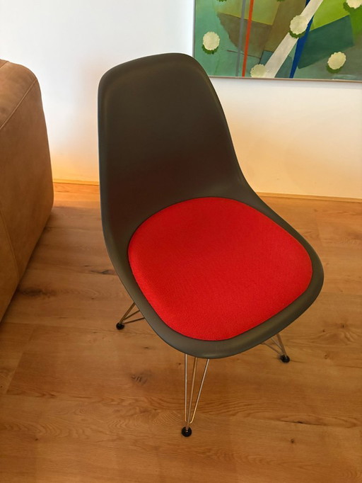 3x vitra eames eetkamer stoelen