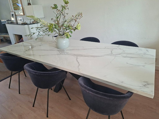 Tavolo da pranzo in ceramica effetto marmo 280cm x 130cm x 79cm come nuovo
