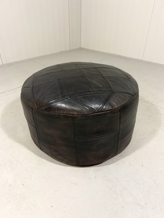 Image 1 of Pouf De Sede in pelle nera con inserti patchwork, anni '70