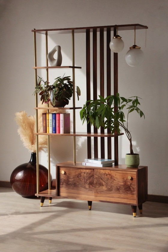 Image 1 of Divisorio per ambienti illuminato - Noce e ottone