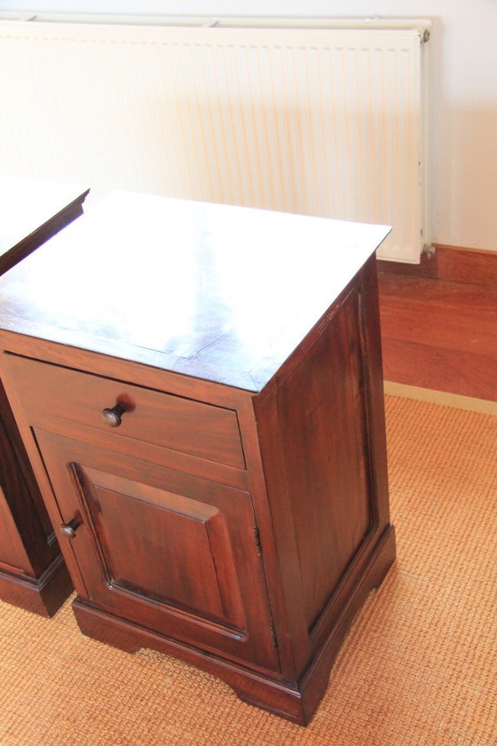 Image 1 of 2 comodini in mogano, usati pochissimo da Eichholtz