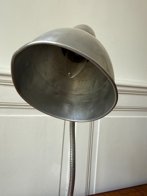 Image 1 of Vintage industriële bureaulamp uit de jaren 50 van aluminium met verstelbare arm.