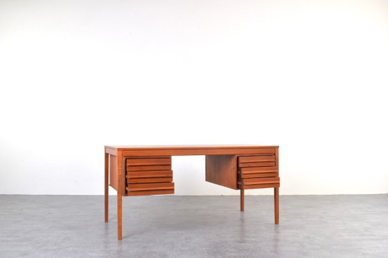 Scrivania direzionale in teak di metà secolo, disegnata da Torbjørn Afdal per Bruksbo, anni '60. – Scrivanie (photo 4 of 18)