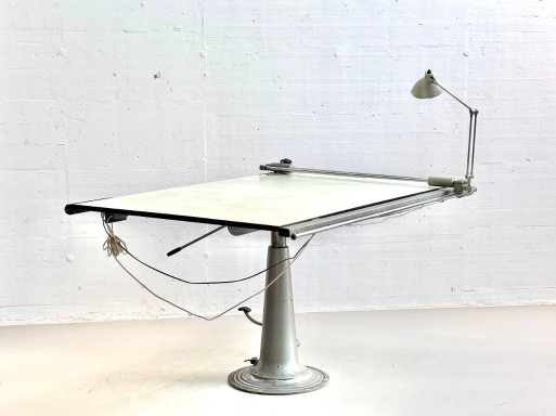 Hydraulischer Höhenverstellbarer Tisch mit integrierter Arbeitsleuchte von Nike Eskilstuna, Schweden, 1950er Jahre