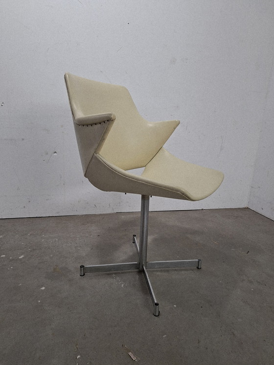 Image 1 of Set of 2 vintage Artifort Harcourt barber chairs from the 1960s