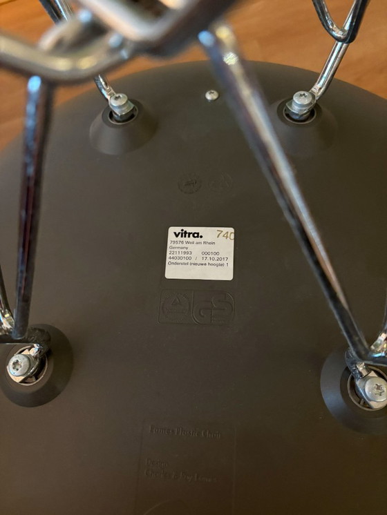 Image 1 of 3x vitra eames eetkamer stoelen