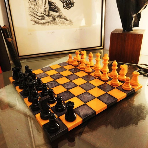 Jeu d'échecs de luxe vintage des années 1970, couleurs rares, en véritable albâtre italien sculpté à la main de Volterra - jaune
