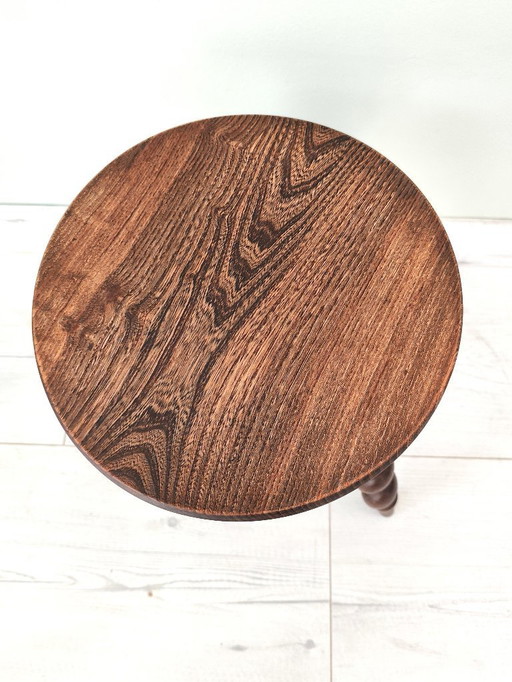 Taburete de ordeño antiguo de madera maciza