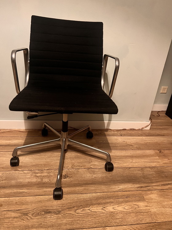 Image 1 of Vitra Eames Bürostuhl.