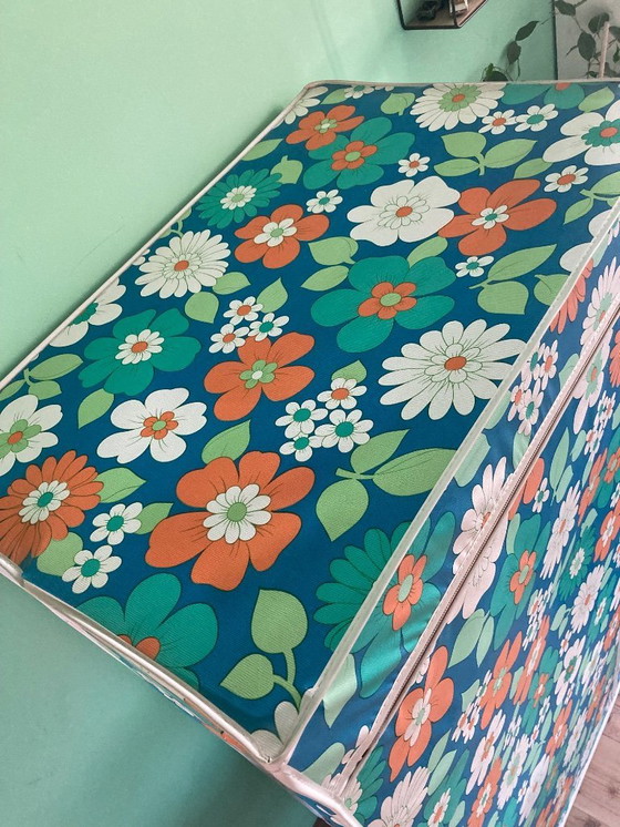 Image 1 of Armadio da campeggio vintage con design floreale retrò