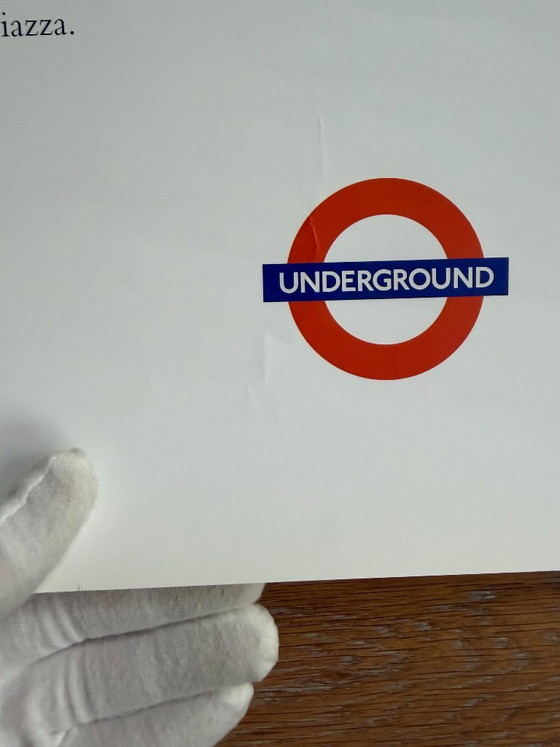 Image 1 of Lesley Saddington, Simply Showbiz by Tube and Bus (1998), Poster originale della prima edizione, stampato nel Regno Unito