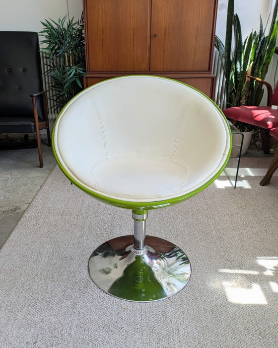 Image 1 of Fauteuil pivotant vert vintage, style rétro, ère spatiale.
