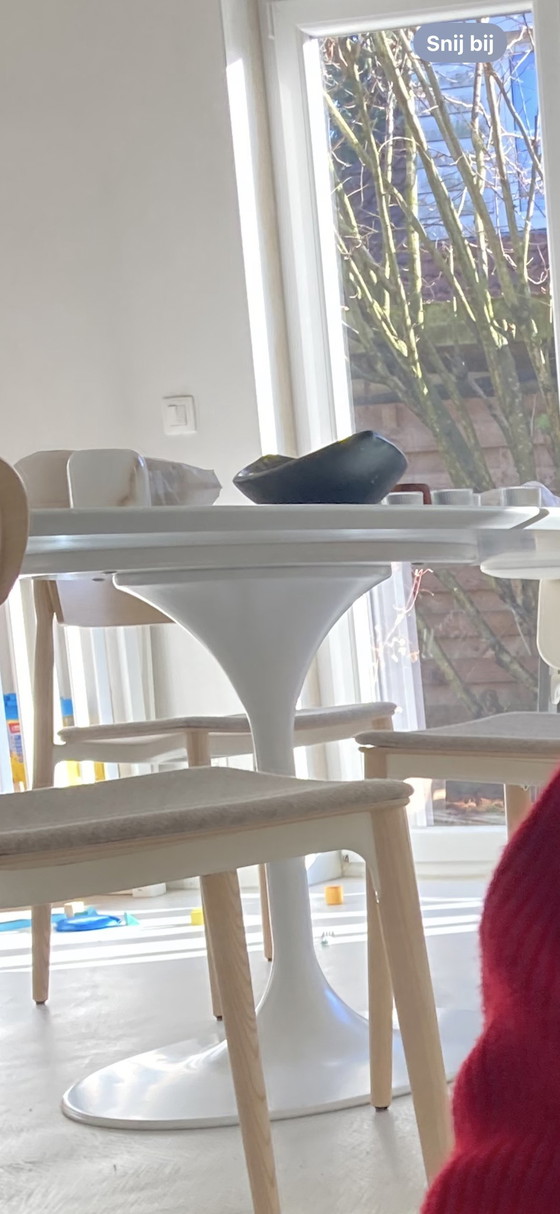 Image 1 of Ovale tulip tafel 