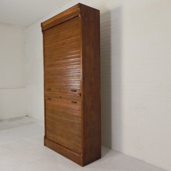 Image 1 of Cassonetto per tapparella alto 229 cm con due ante una sopra l'altra, anni '30