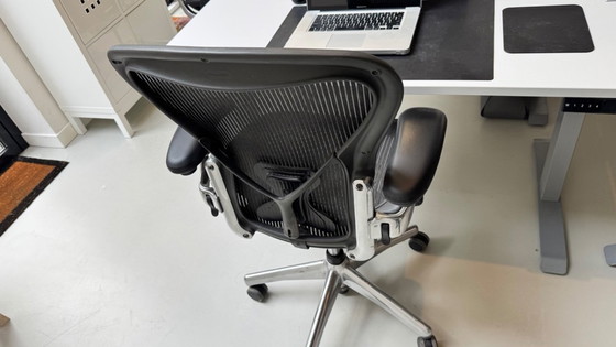 Image 1 of Herman Miller Aeron bureaustoel met chroom onderstel