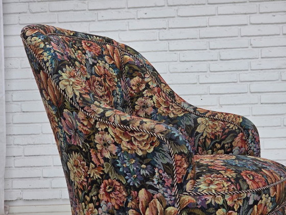 Image 1 of Sillón de cóctel danés de la década de 1960, tapizado en tela jacquard.