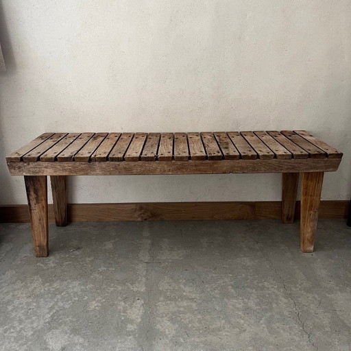 Banc en bois brut