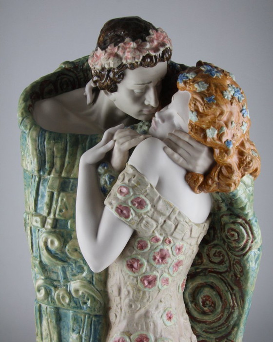 Image 1 of The Kiss – Gustav Klimt Collection – Large Limited Edition Sculpture – Lladró (63 cm)
