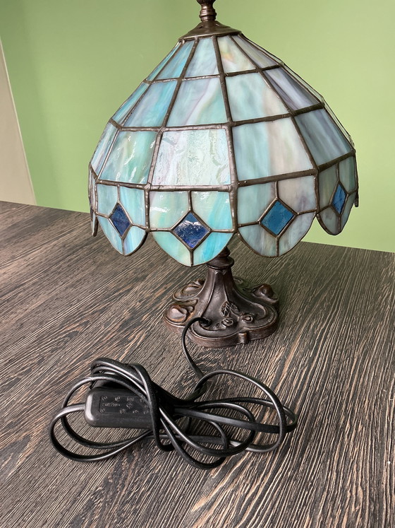 Image 1 of Lámpara antigua estilo Tiffany de 32 cm de altura.